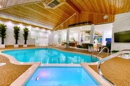 Sybaris Pool Suites Northbrook