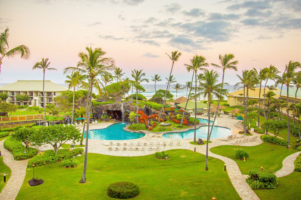 kauai-beach-pool