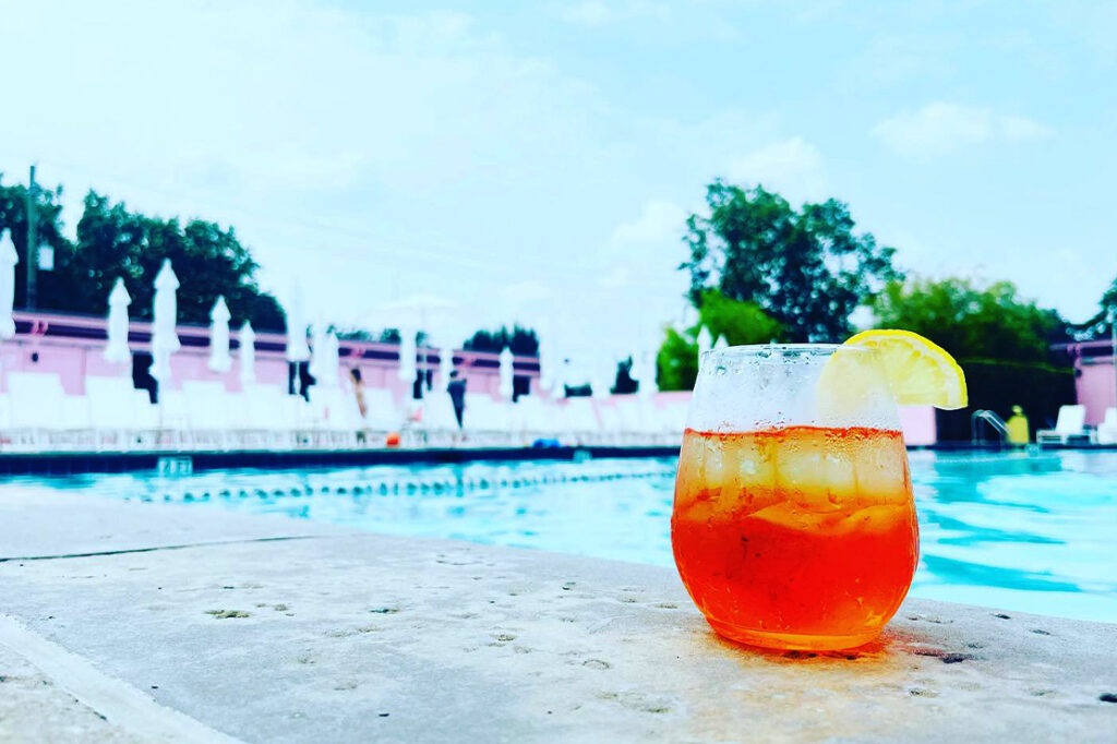 paradiso-charleston-drink-by-pool