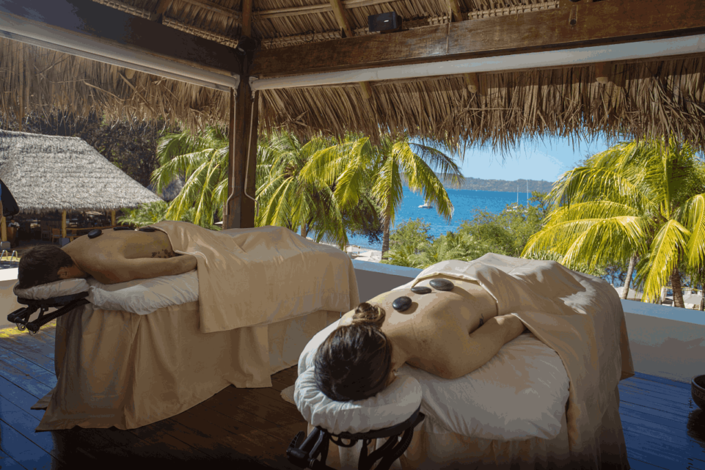 couples-massage-by-the-ocean