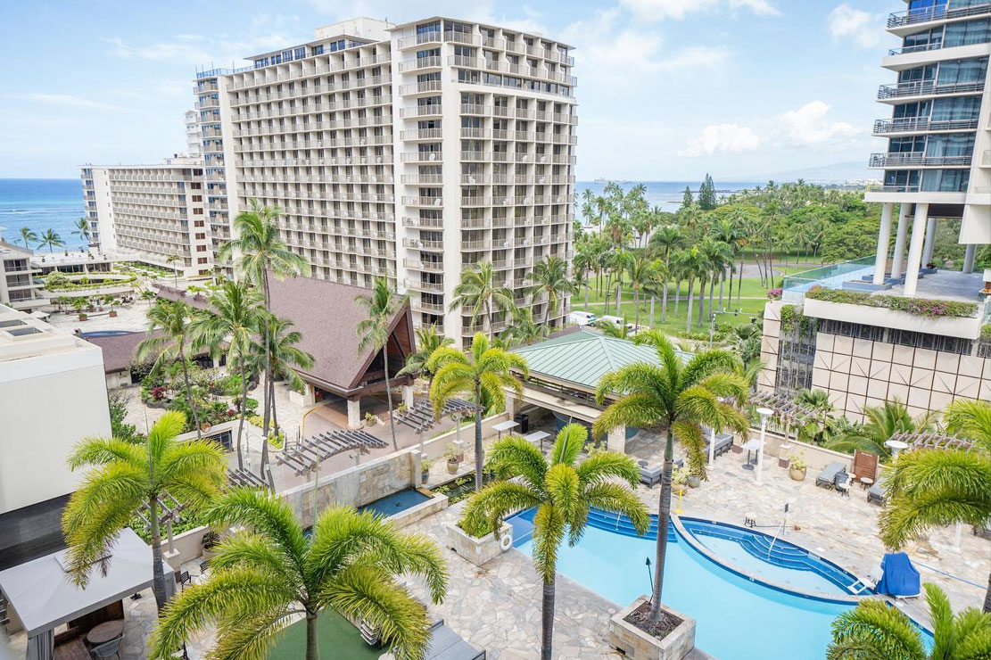 embassy-suites-pool-waikiki