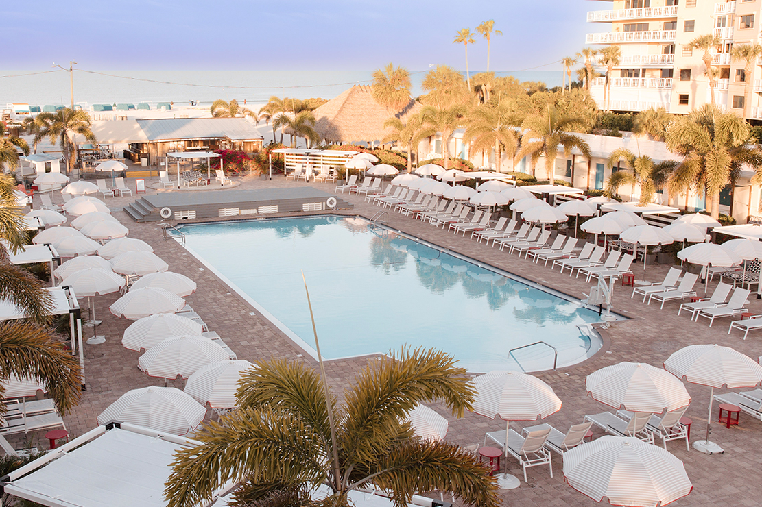 postcard-inn-pool