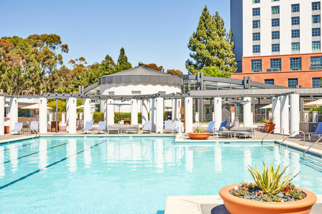 hyatt-regency-la-jolla-pool
