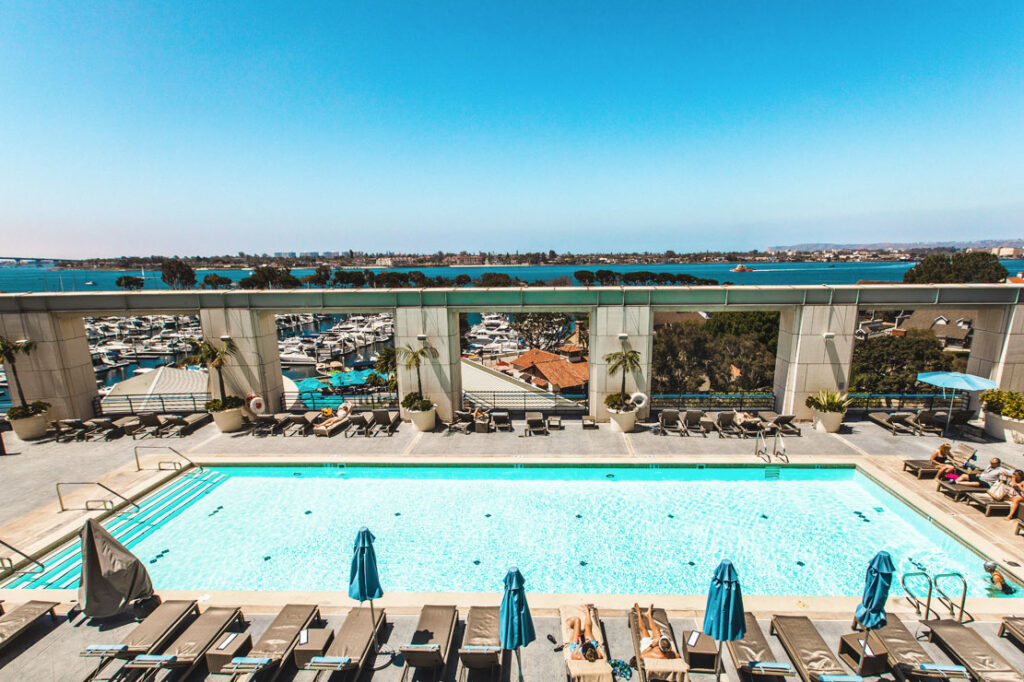 manchester-grand-hyatt-rooftop-pool