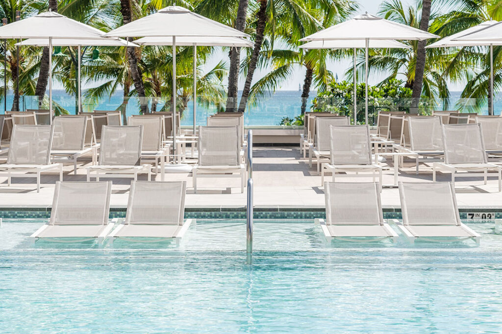 waikiki-beach-pool