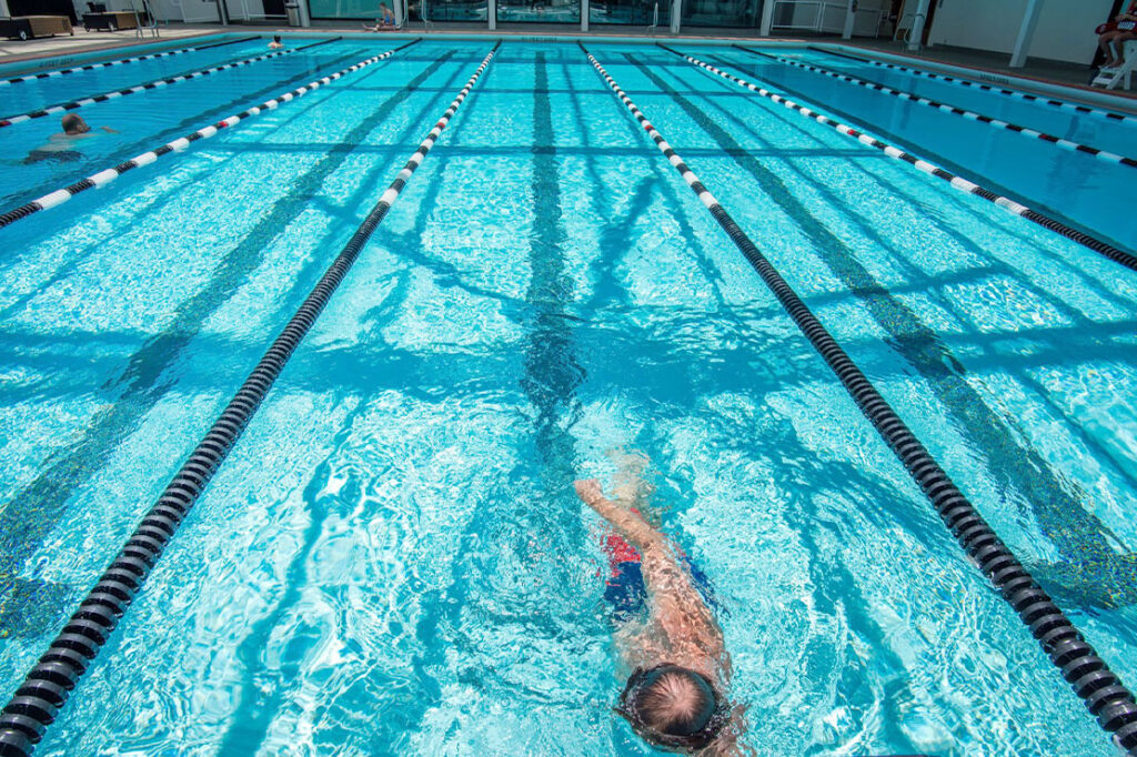 man-swiming-at-olympic-pool