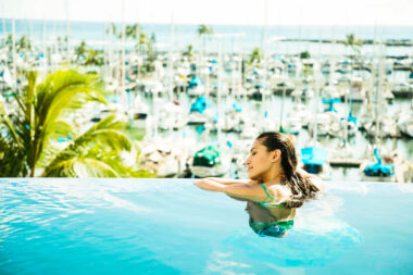 woman-in-infinity-pool