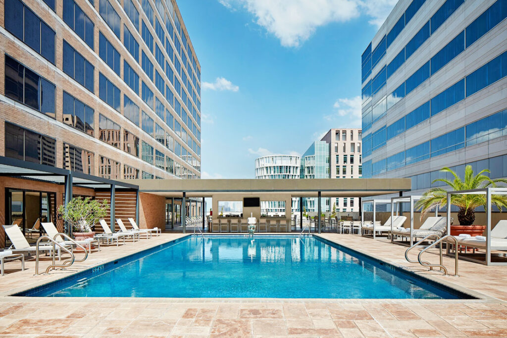 hilton-houston-plaza-pool