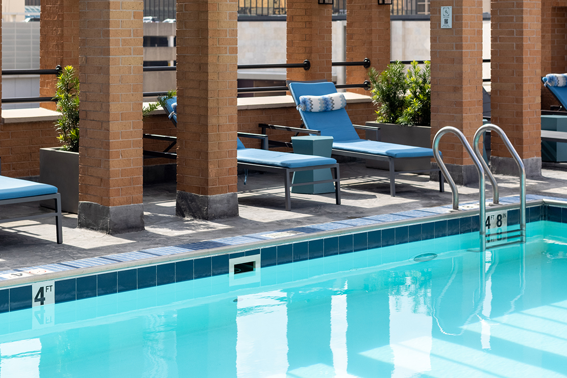 The 10 Best Rooftop Pools In Houston - ResortPass | Blog